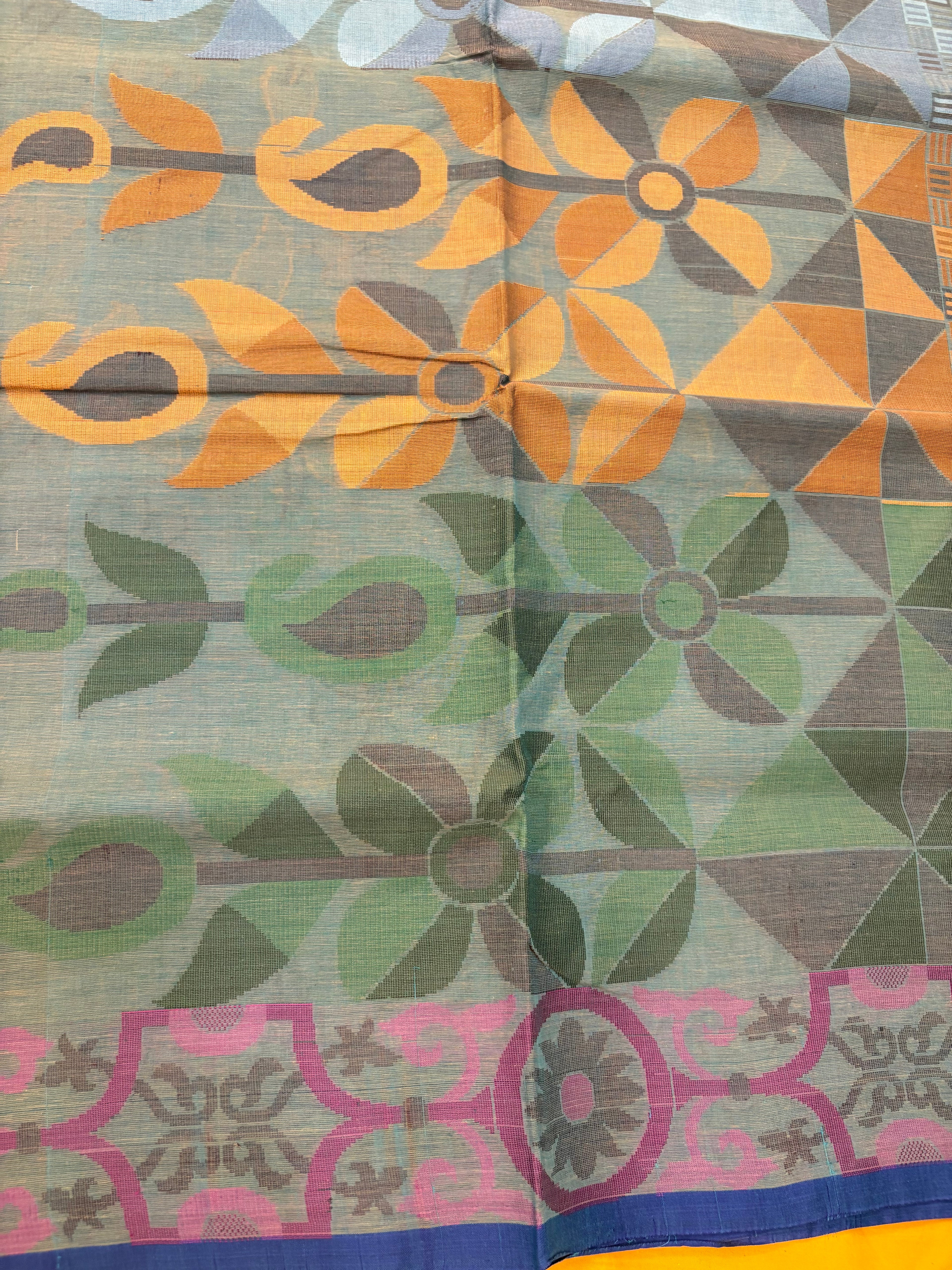 Contemporary Bengal Tant: Hand-Woven Floral Vine Saree